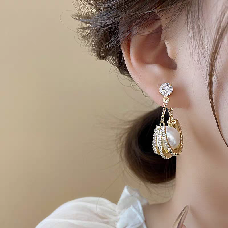 Golden Body Pearl Earings