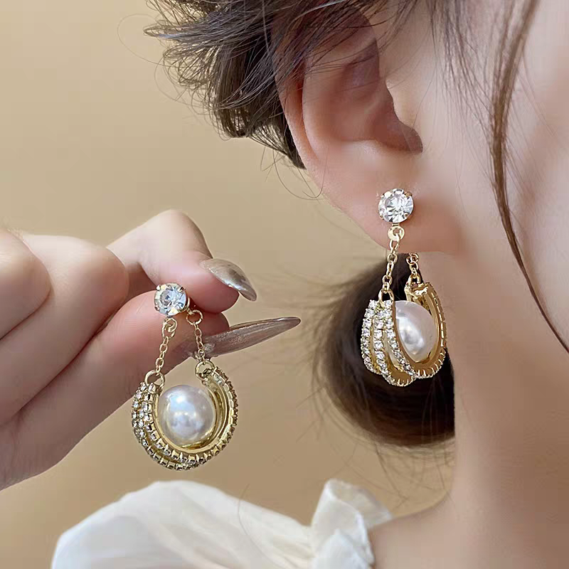Golden Body Pearl Earings