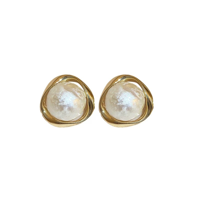 Golden Body Pearl Earings