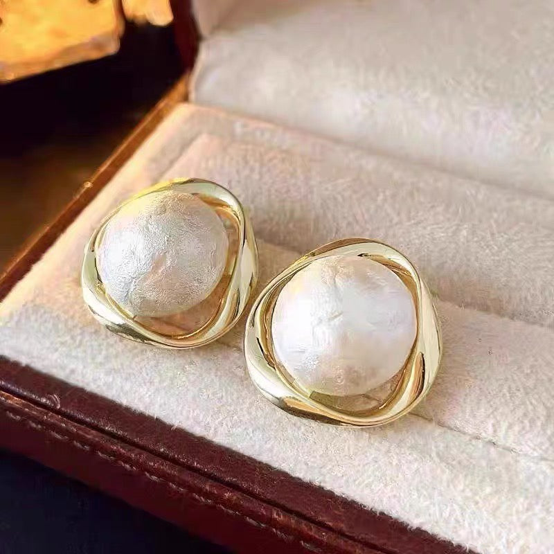 Golden Body Pearl Earings
