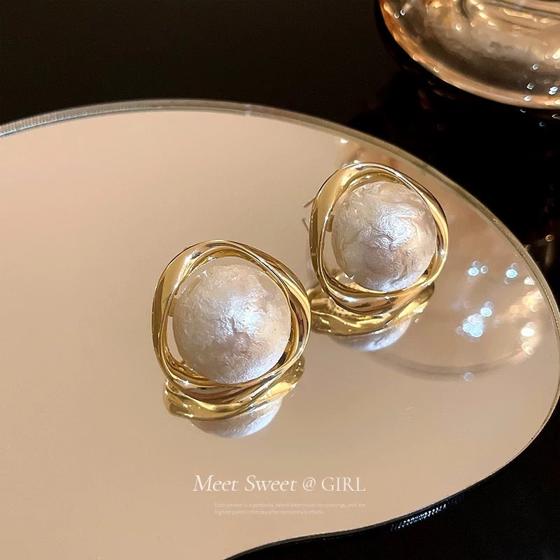 Golden Body Pearl Earings