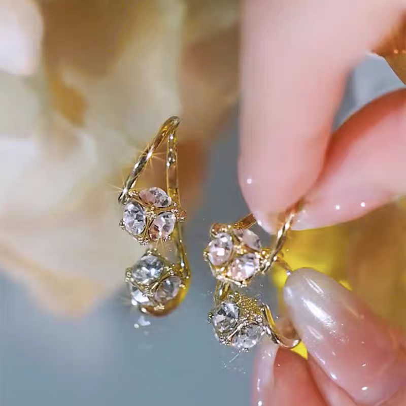 Round Crystals Gold Earrings