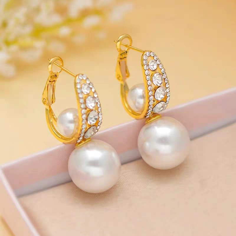 Hanging Pearl Earrings