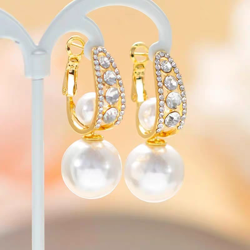 Hanging Pearl Earrings