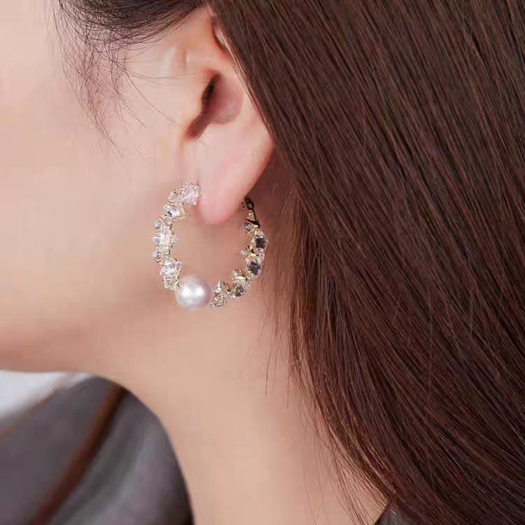 Centered Pearl Crystals Earrings