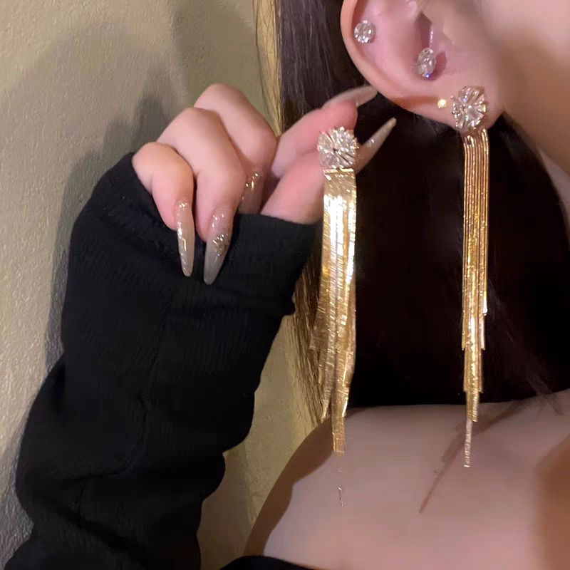 Gold Strips Hanging Flower