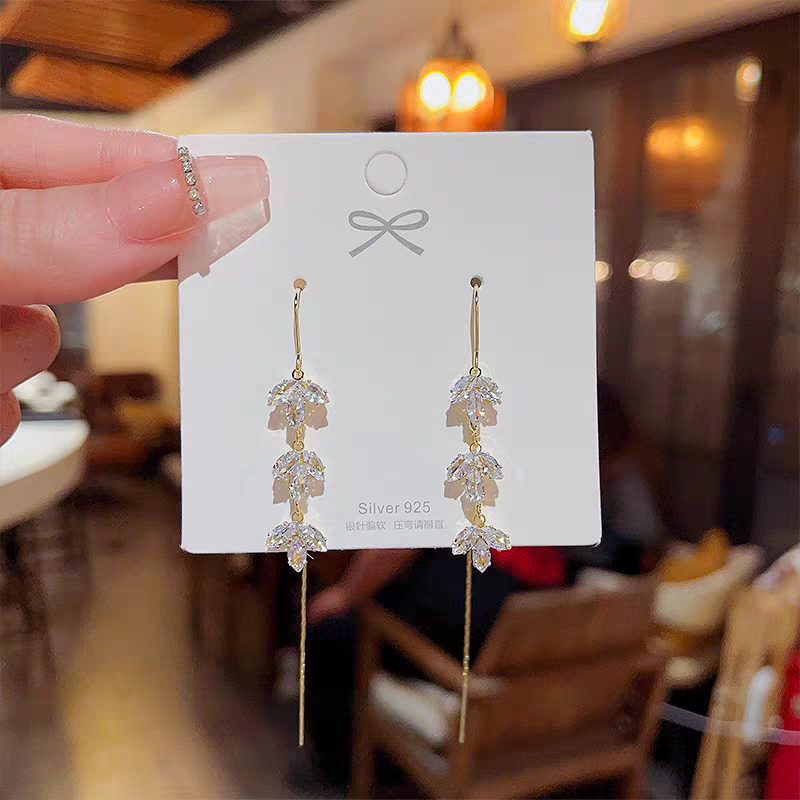 Hanging Patel Trio Earrings