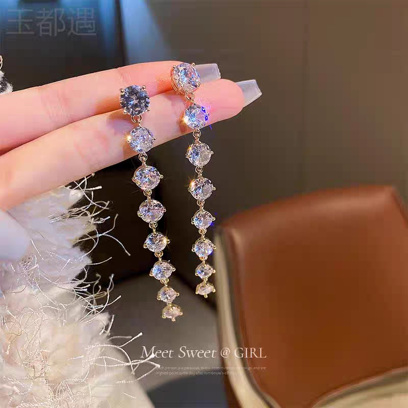 Sparkling Diamond Jewels Earrings