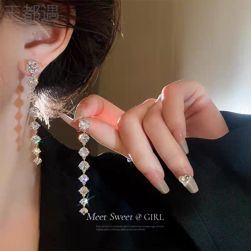Sparkling Diamond Jewels Earrings