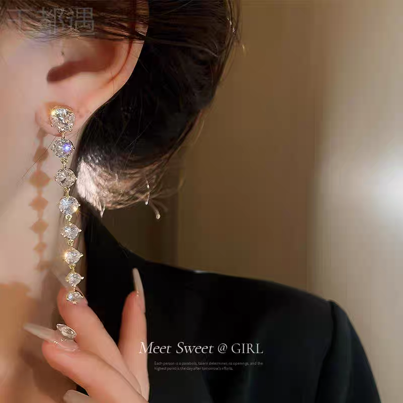 Sparkling Diamond Jewels Earrings